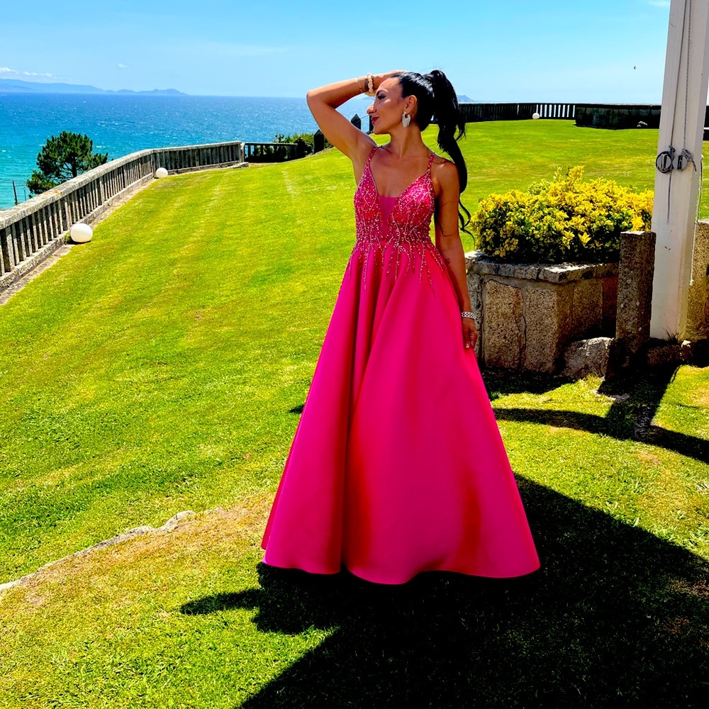Beautiful hot pink dress,event, graduation, wedding.Size 38 “CHRISTIAN KOEHLERT” - Picture 1 of 5